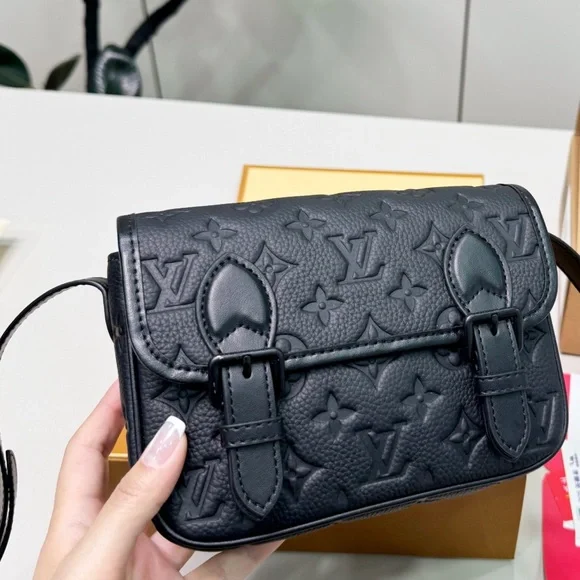 LOUIS VUITTON new lv bag - Picture 2 of 8